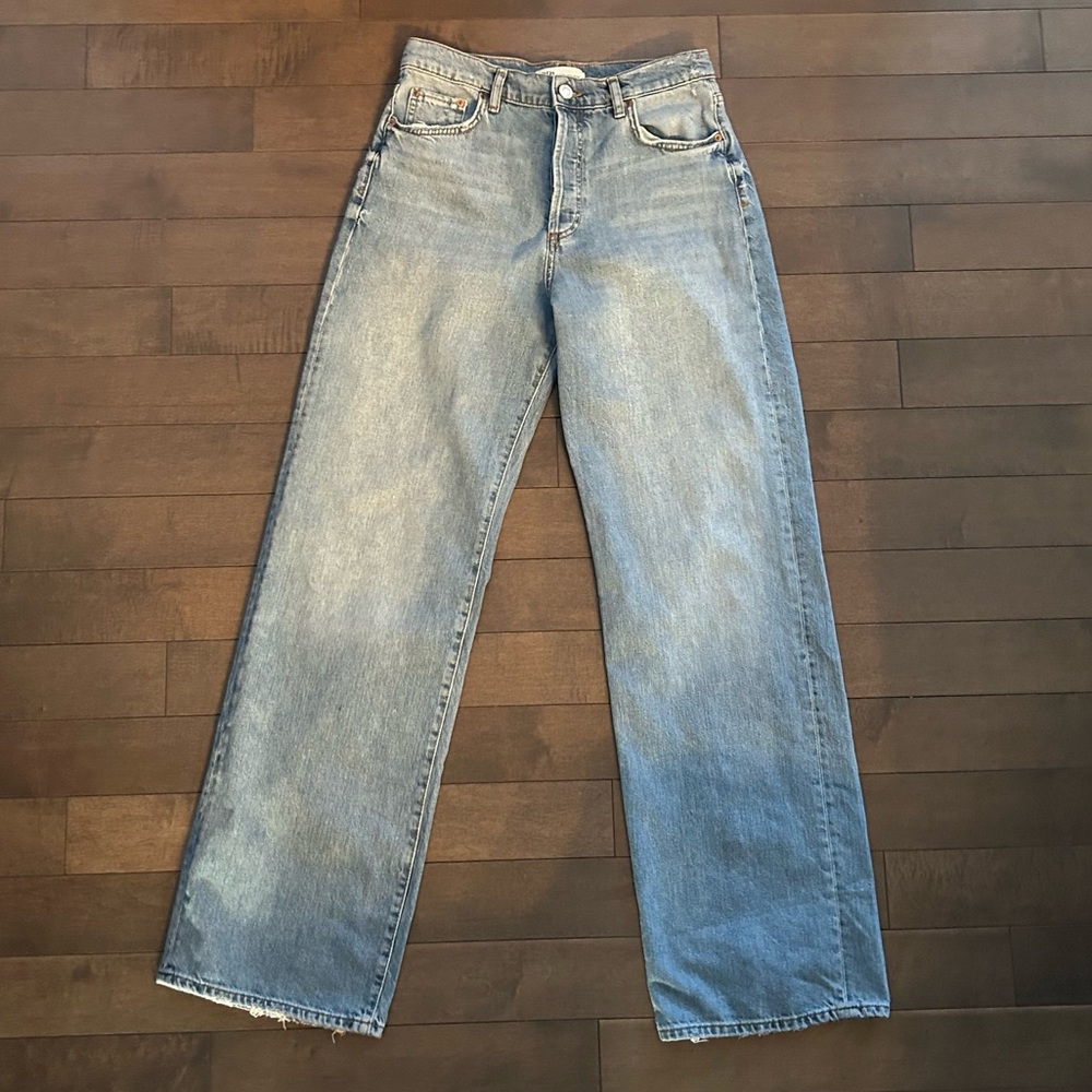 Like new! Zara Wide Leg Button Fly Denim Wash Blue Jeans Size 8
